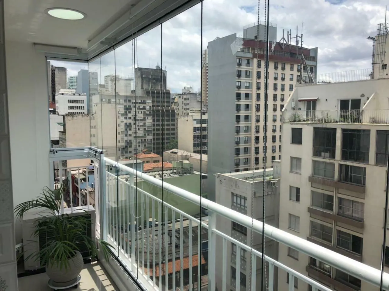 Apto Novo - Um Bloco Do Metro Republica Apartamento São Paulo Brasil